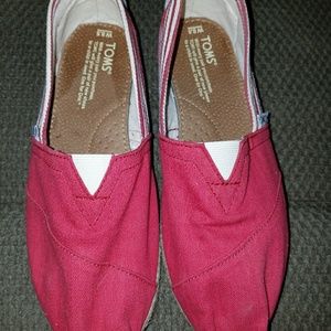 Tom's Canvas slip on's